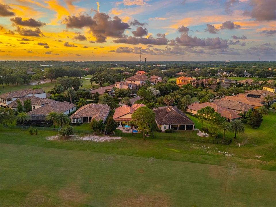 Activo con contrato: $1,299,900 (4 camas, 3 baños, 3119 Pies cuadrados)