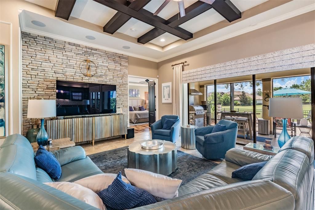 Activo con contrato: $1,299,900 (4 camas, 3 baños, 3119 Pies cuadrados)