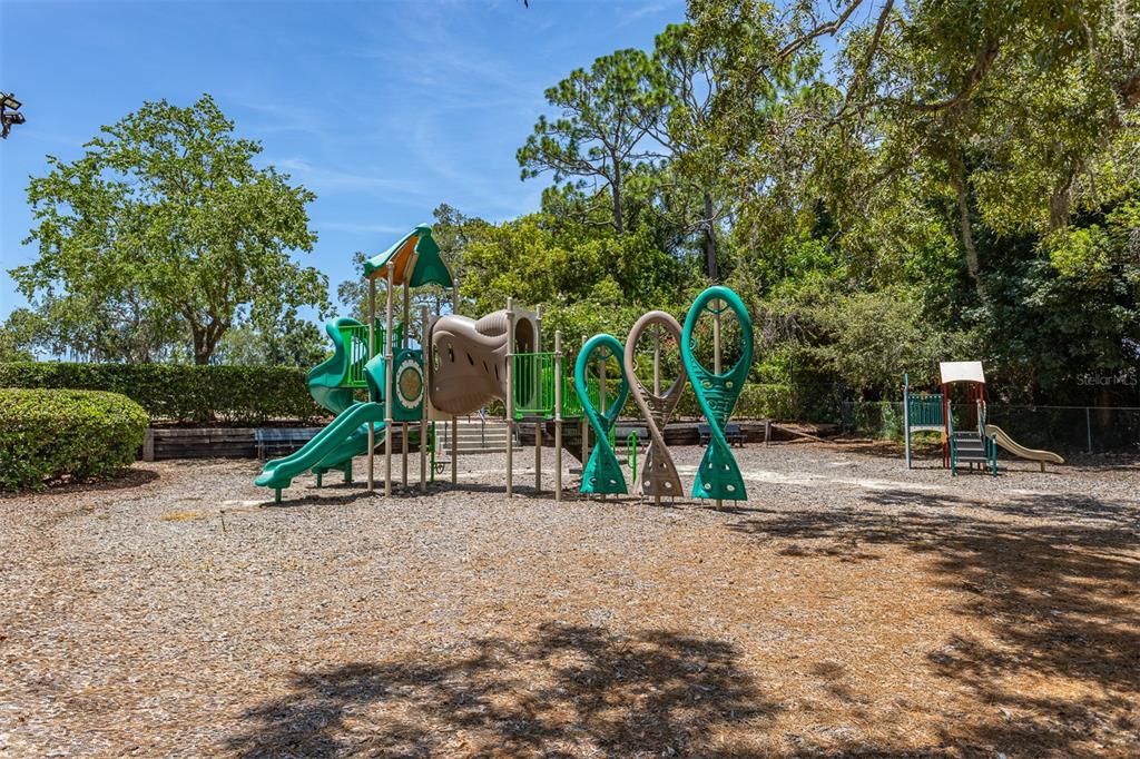 Activo con contrato: $1,299,900 (4 camas, 3 baños, 3119 Pies cuadrados)