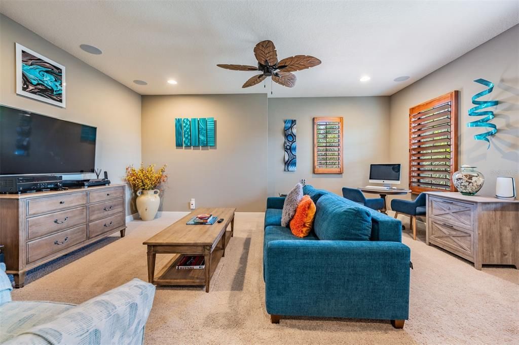 Activo con contrato: $1,299,900 (4 camas, 3 baños, 3119 Pies cuadrados)