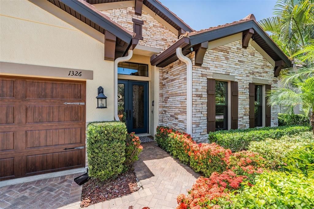 Activo con contrato: $1,299,900 (4 camas, 3 baños, 3119 Pies cuadrados)