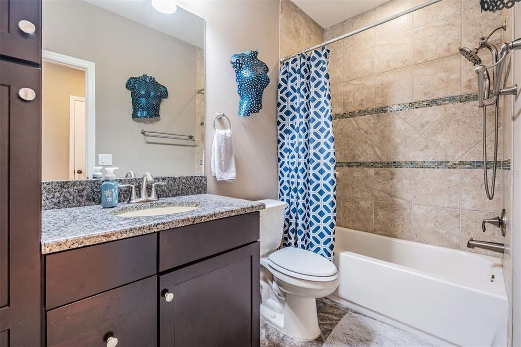 Activo con contrato: $1,299,900 (4 camas, 3 baños, 3119 Pies cuadrados)