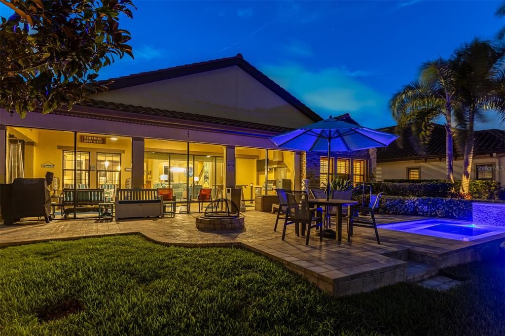 Activo con contrato: $1,299,900 (4 camas, 3 baños, 3119 Pies cuadrados)