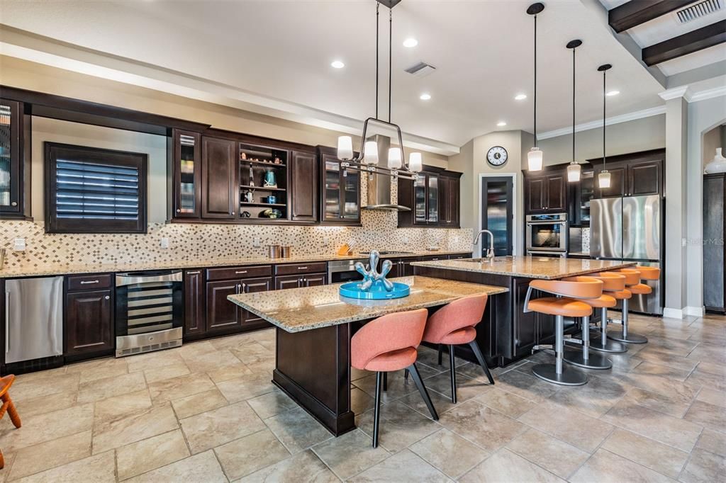 Activo con contrato: $1,299,900 (4 camas, 3 baños, 3119 Pies cuadrados)