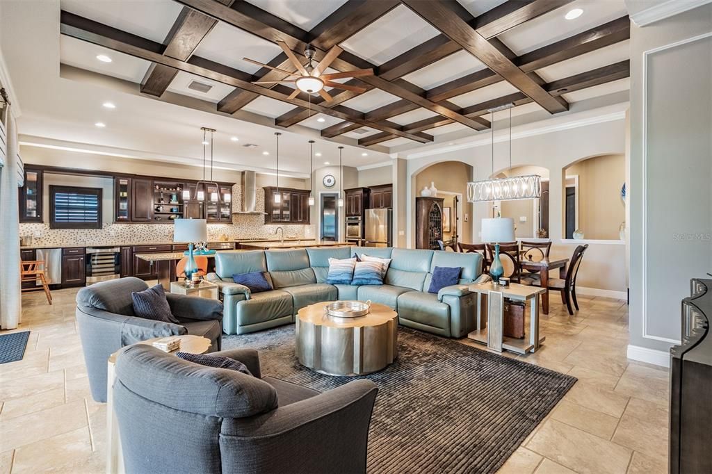 Activo con contrato: $1,299,900 (4 camas, 3 baños, 3119 Pies cuadrados)