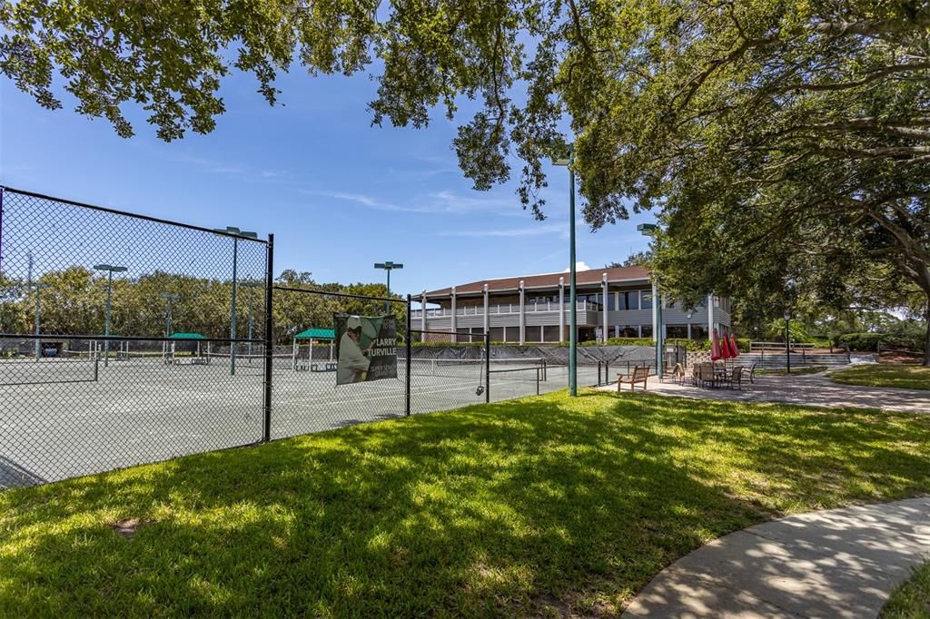 Activo con contrato: $1,299,900 (4 camas, 3 baños, 3119 Pies cuadrados)