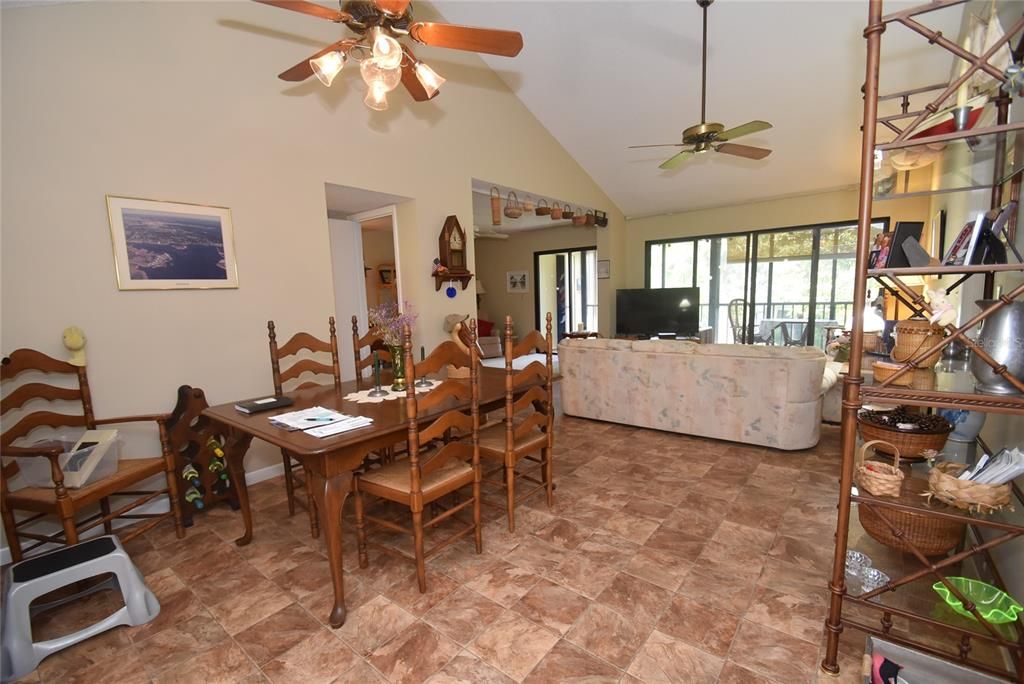 На продажу: $330,800 (3 спален, 2 ванн, 1283 Квадратных фут)