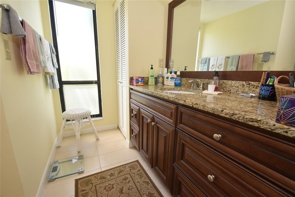 На продажу: $330,800 (3 спален, 2 ванн, 1283 Квадратных фут)