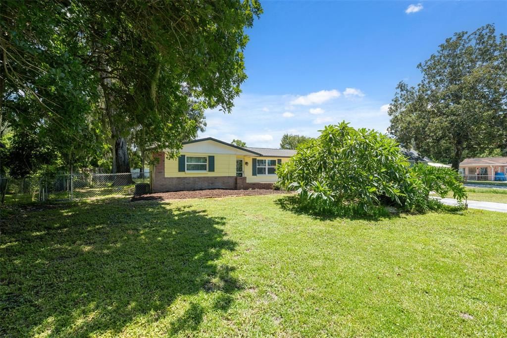 For Sale: $263,900 (2 beds, 2 baths, 1201 Square Feet)