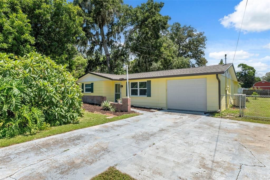 For Sale: $263,900 (2 beds, 2 baths, 1201 Square Feet)