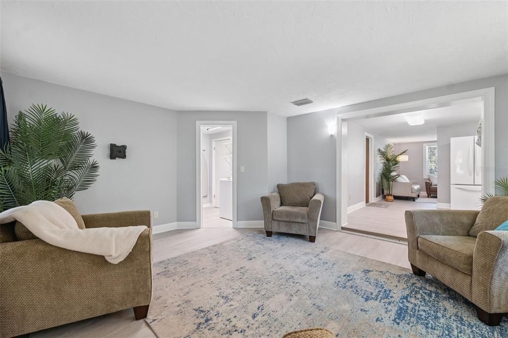 For Sale: $263,900 (2 beds, 2 baths, 1201 Square Feet)