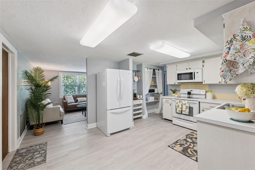 For Sale: $263,900 (2 beds, 2 baths, 1201 Square Feet)