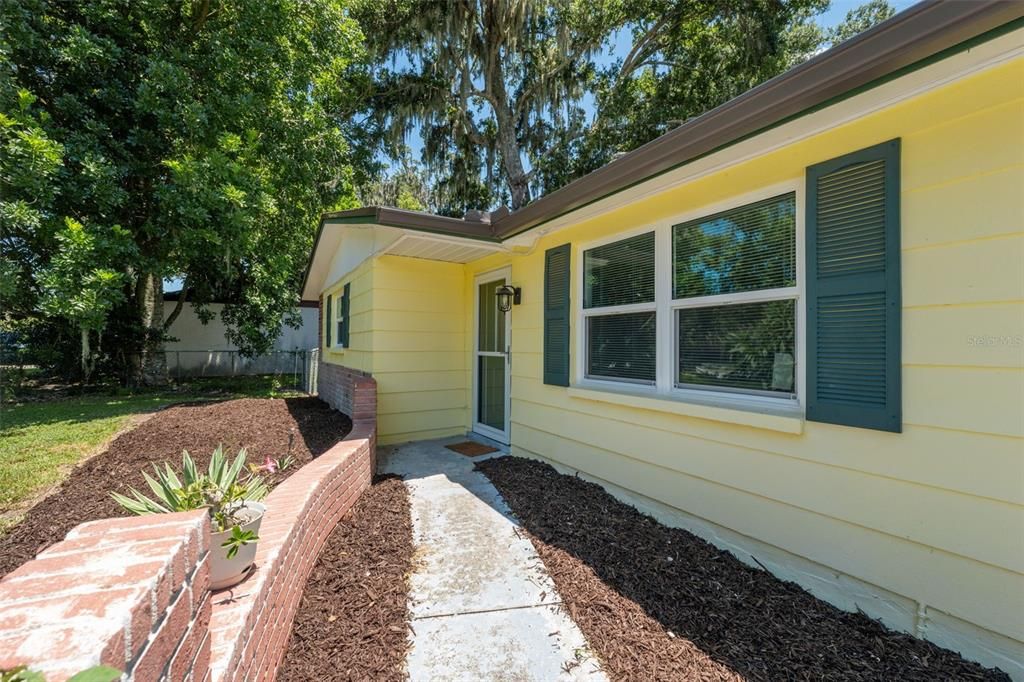 For Sale: $263,900 (2 beds, 2 baths, 1201 Square Feet)