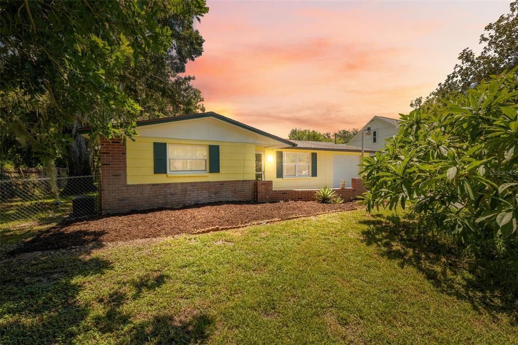 For Sale: $263,900 (2 beds, 2 baths, 1201 Square Feet)