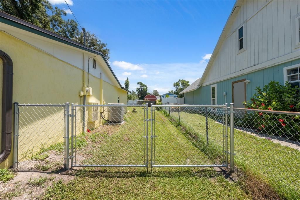 For Sale: $263,900 (2 beds, 2 baths, 1201 Square Feet)