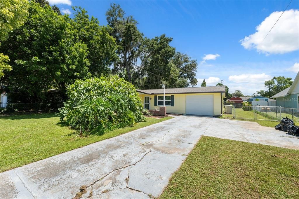 For Sale: $263,900 (2 beds, 2 baths, 1201 Square Feet)