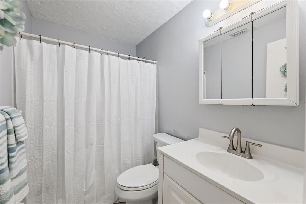 For Sale: $263,900 (2 beds, 2 baths, 1201 Square Feet)