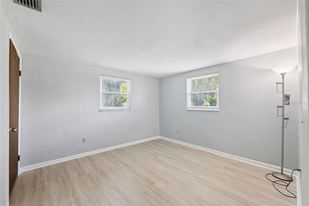 For Sale: $263,900 (2 beds, 2 baths, 1201 Square Feet)