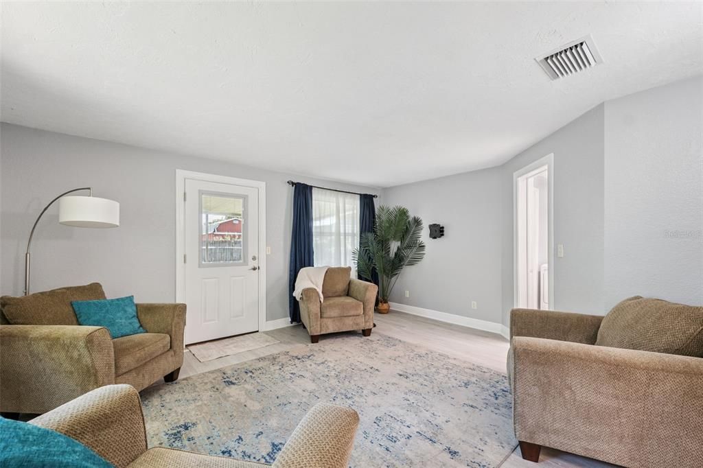 For Sale: $263,900 (2 beds, 2 baths, 1201 Square Feet)