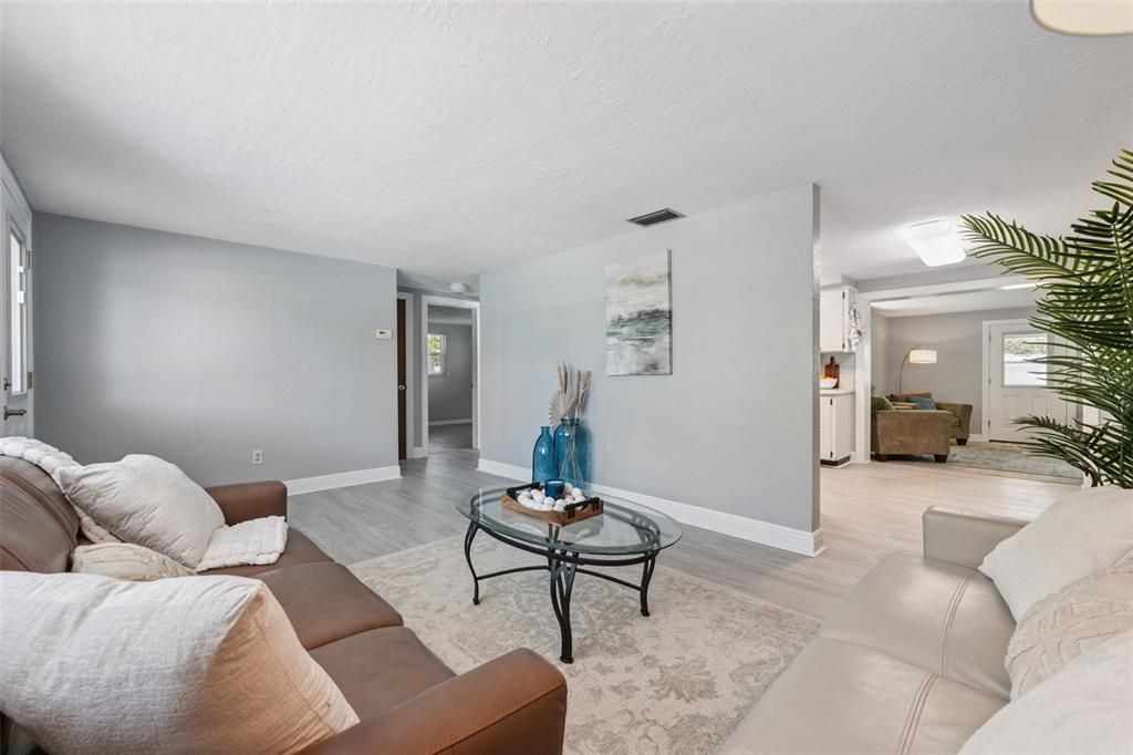 For Sale: $263,900 (2 beds, 2 baths, 1201 Square Feet)