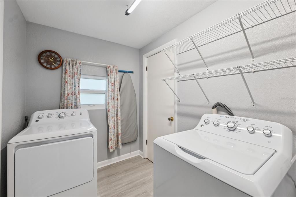 For Sale: $263,900 (2 beds, 2 baths, 1201 Square Feet)