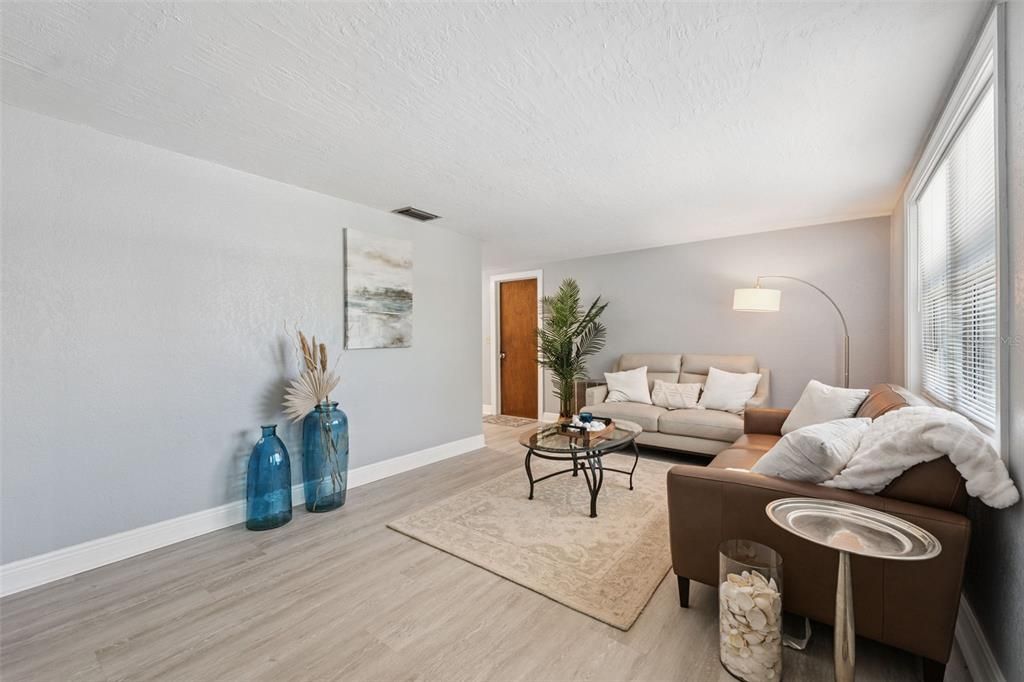 For Sale: $263,900 (2 beds, 2 baths, 1201 Square Feet)