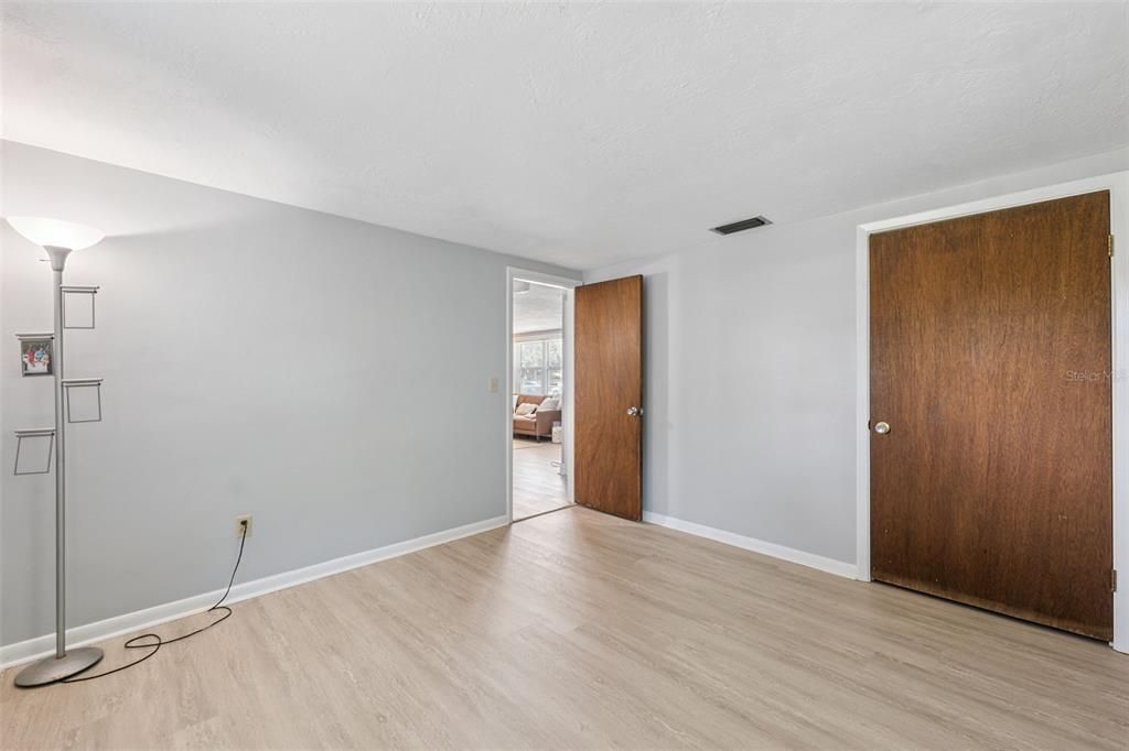 For Sale: $263,900 (2 beds, 2 baths, 1201 Square Feet)