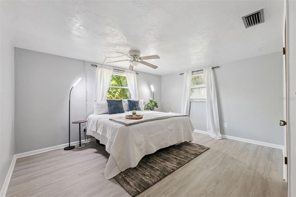 For Sale: $263,900 (2 beds, 2 baths, 1201 Square Feet)