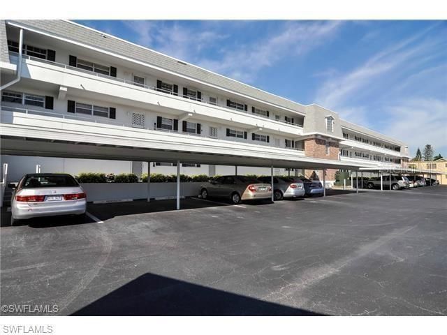 For Rent: $3,500 (2 beds, 2 baths, 950 Square Feet)