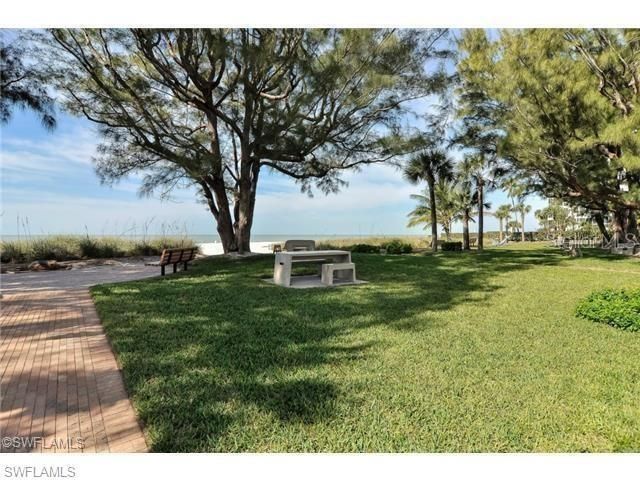 For Rent: $3,500 (2 beds, 2 baths, 950 Square Feet)