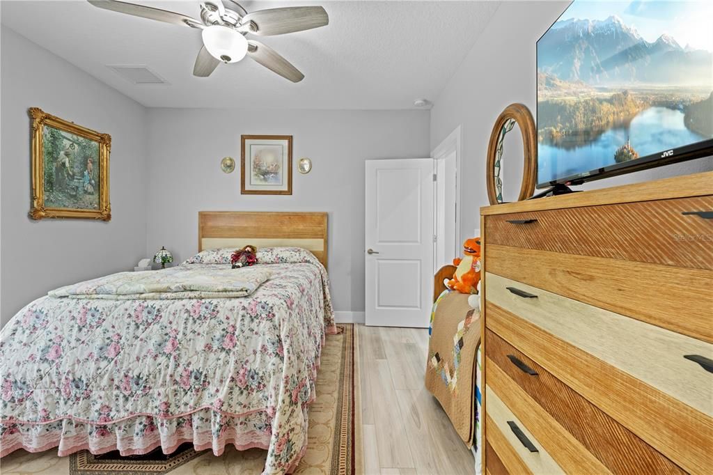 待售: $588,000 (4 贝兹, 3 浴室, 2446 平方英尺)