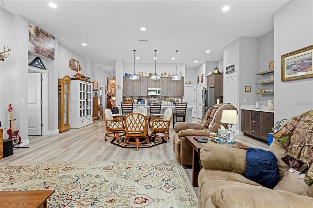 待售: $588,000 (4 贝兹, 3 浴室, 2446 平方英尺)