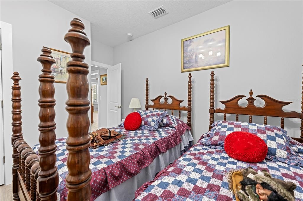 待售: $588,000 (4 贝兹, 3 浴室, 2446 平方英尺)