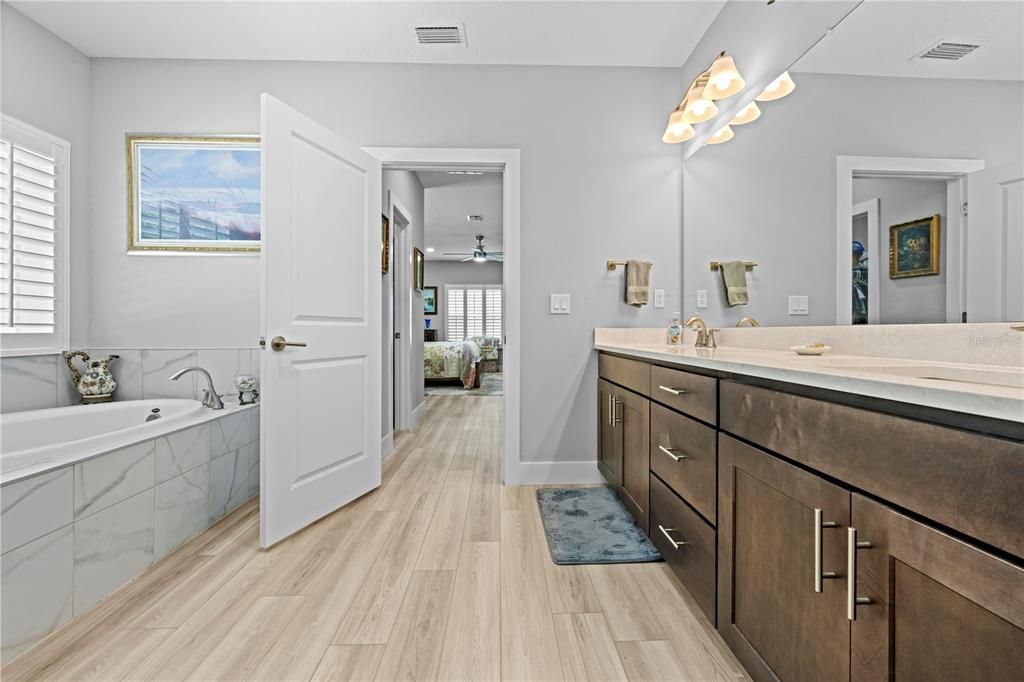 待售: $588,000 (4 贝兹, 3 浴室, 2446 平方英尺)