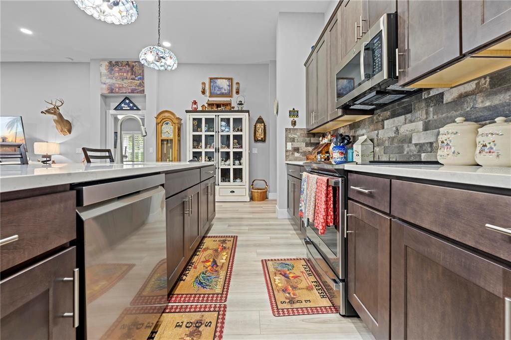 待售: $588,000 (4 贝兹, 3 浴室, 2446 平方英尺)