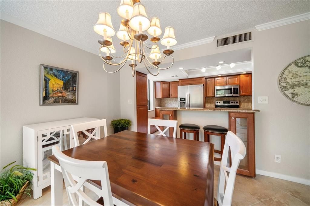 En Venta: $375,000 (2 camas, 2 baños, 1385 Pies cuadrados)