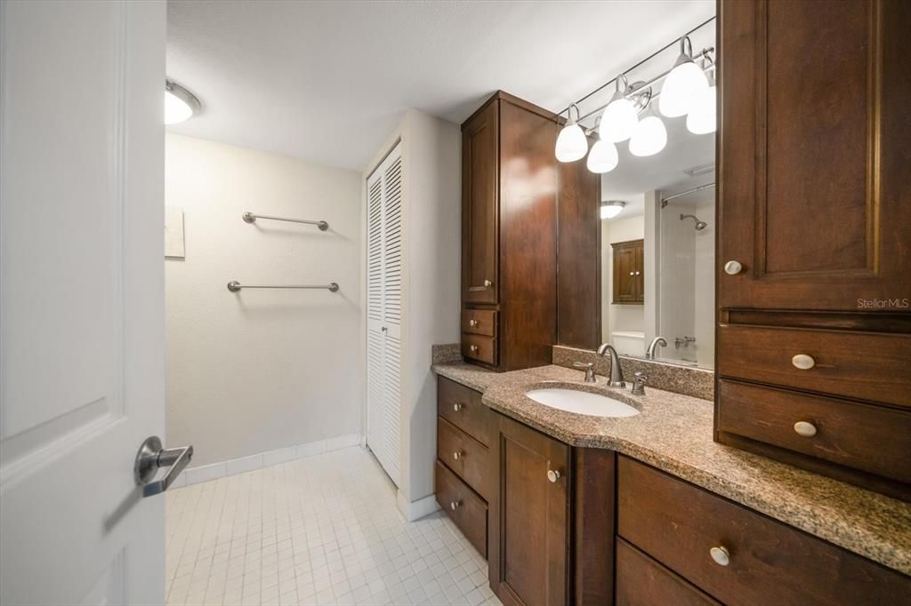 En Venta: $375,000 (2 camas, 2 baños, 1385 Pies cuadrados)