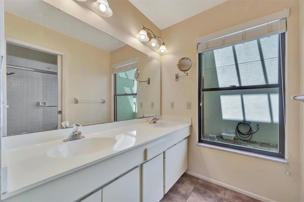 For Sale: $350,000 (3 beds, 2 baths, 1650 Square Feet)