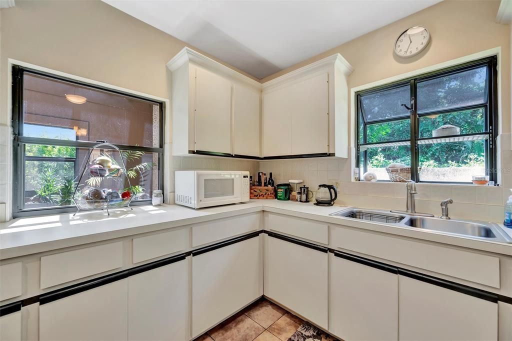 For Sale: $350,000 (3 beds, 2 baths, 1650 Square Feet)