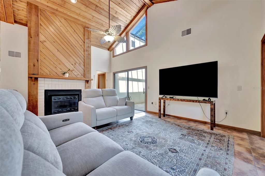 For Sale: $350,000 (3 beds, 2 baths, 1650 Square Feet)