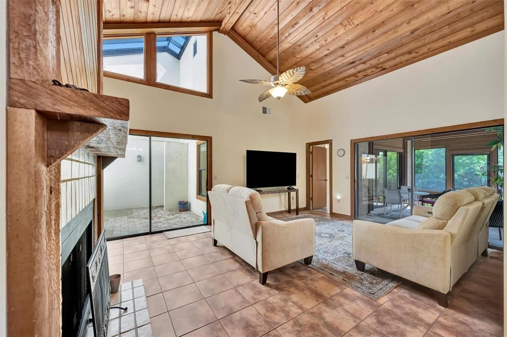 For Sale: $350,000 (3 beds, 2 baths, 1650 Square Feet)