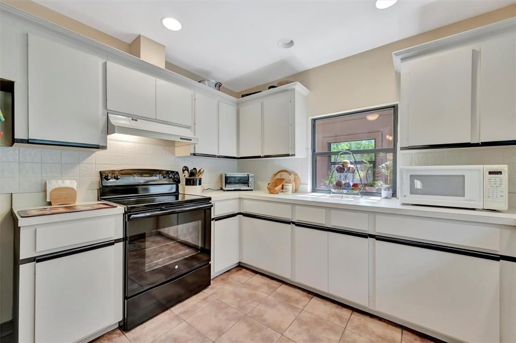 For Sale: $350,000 (3 beds, 2 baths, 1650 Square Feet)