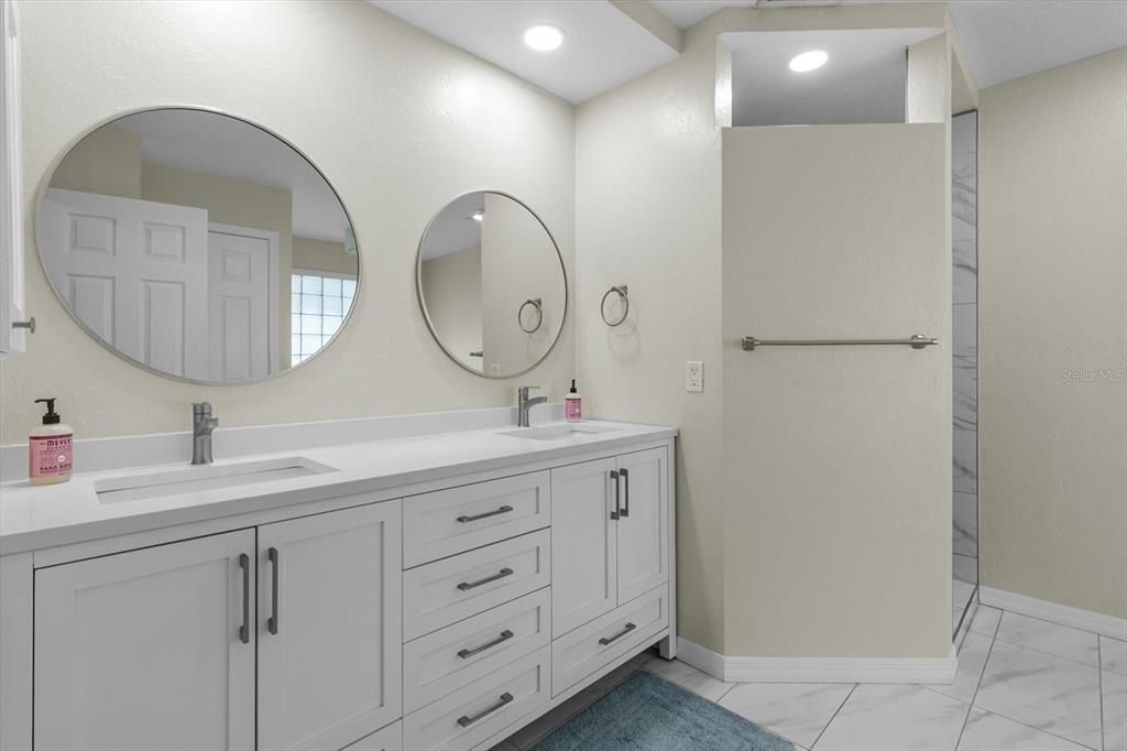 For Sale: $297,900 (3 beds, 2 baths, 1999 Square Feet)