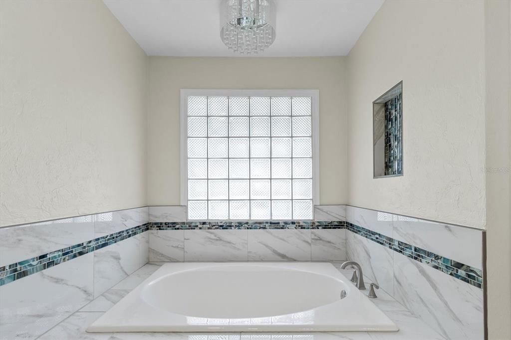 For Sale: $297,900 (3 beds, 2 baths, 1999 Square Feet)