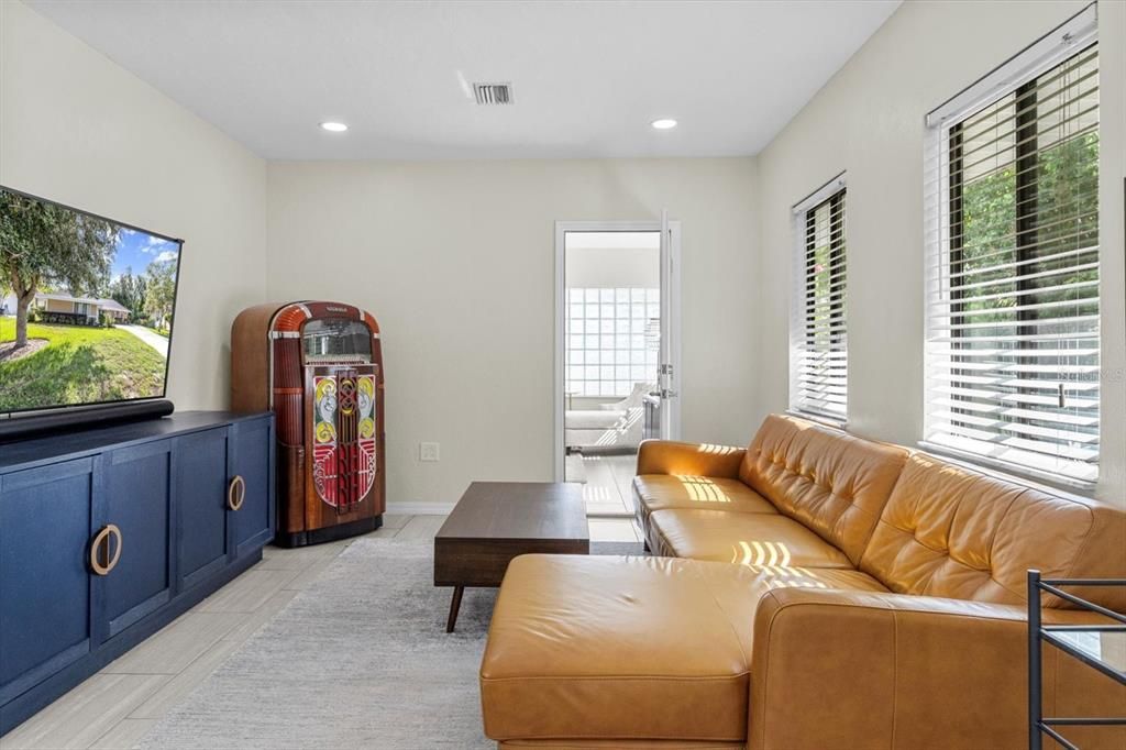 For Sale: $297,900 (3 beds, 2 baths, 1999 Square Feet)