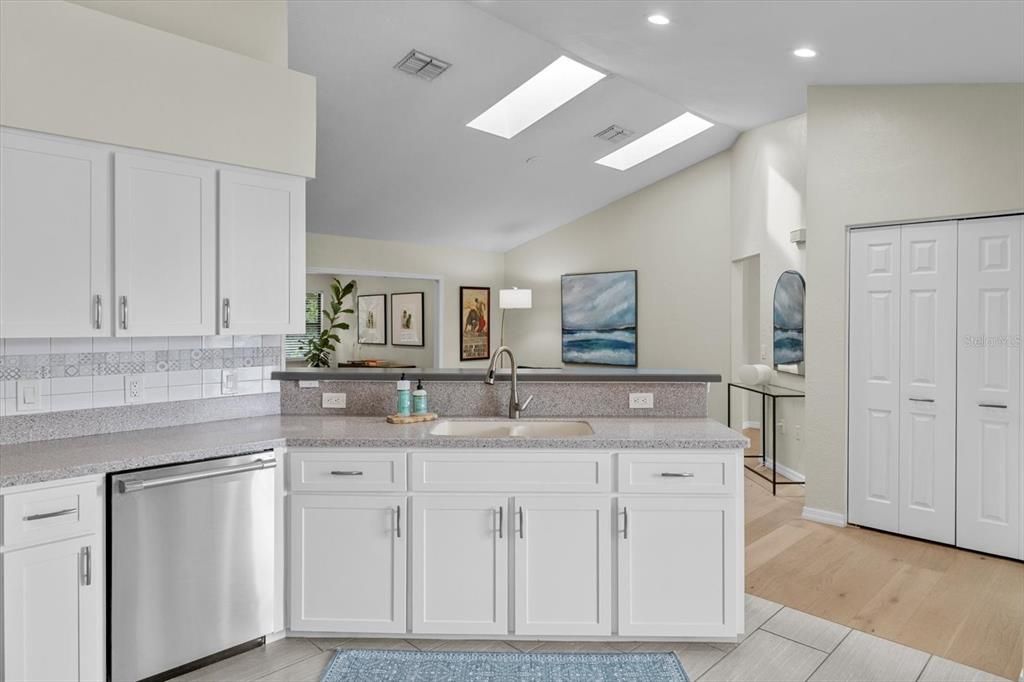 For Sale: $297,900 (3 beds, 2 baths, 1999 Square Feet)