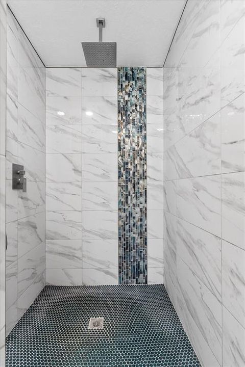 For Sale: $297,900 (3 beds, 2 baths, 1999 Square Feet)