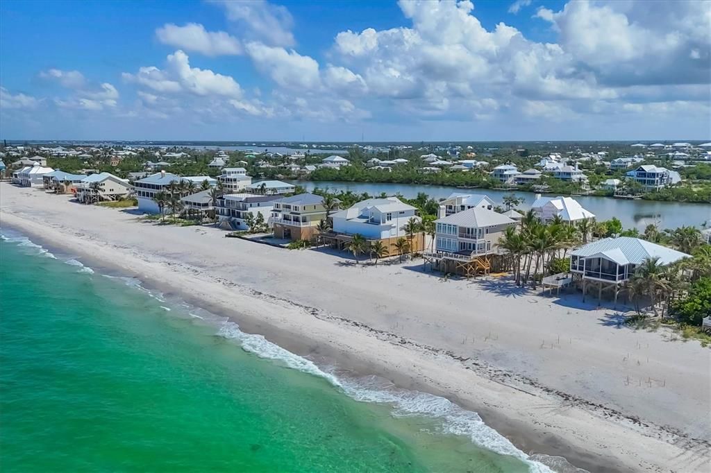 For Sale: $2,495,000 (4 beds, 3 baths, 1792 Square Feet)