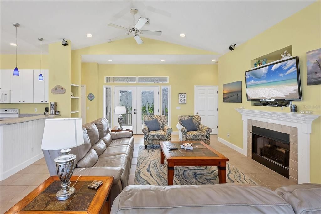 For Sale: $2,495,000 (4 beds, 3 baths, 1792 Square Feet)