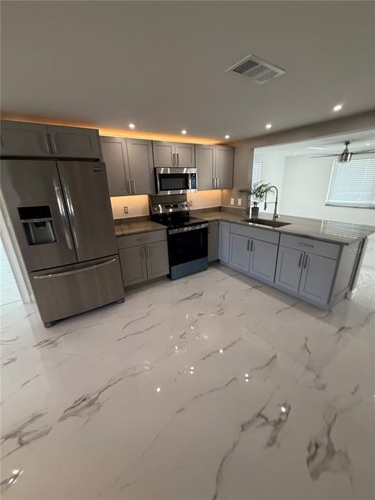 На продажу: $426,800 (3 спален, 2 ванн, 1516 Квадратных фут)